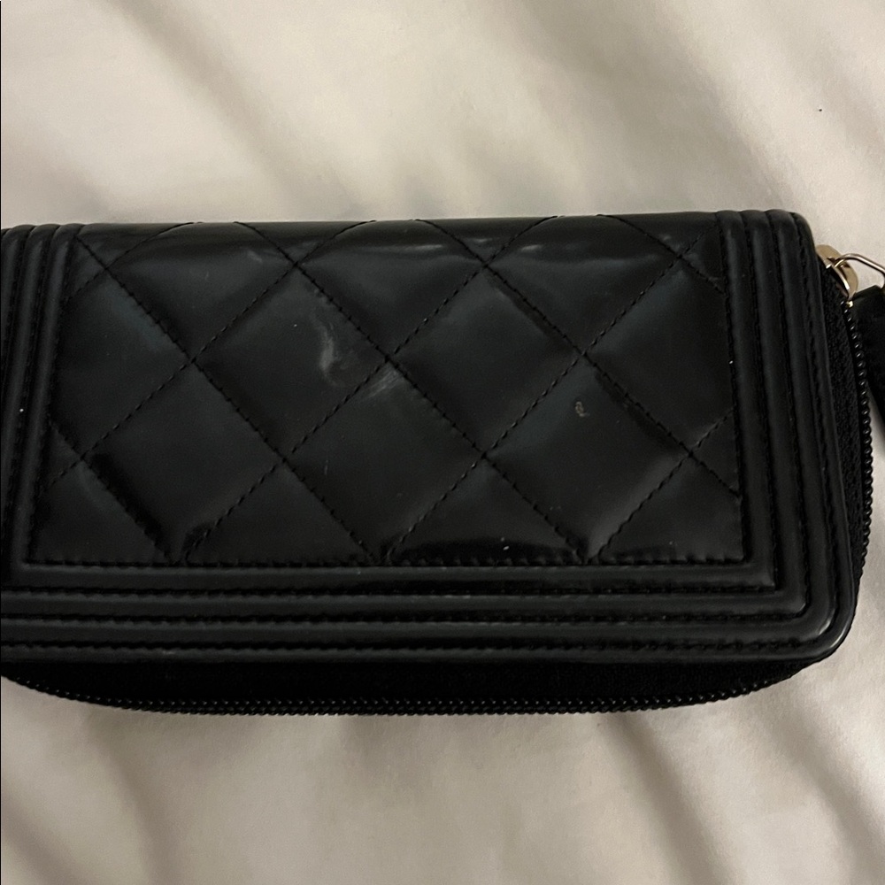 CHANEL Black Quilted Leather Wallet with Gold Accent - Picture 4 of 8
